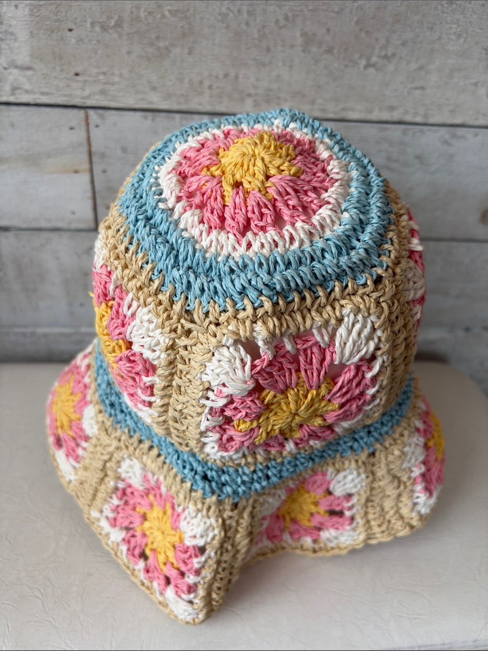 UO Floppy crochet granny squares bucket hat - Picture 3 of 8